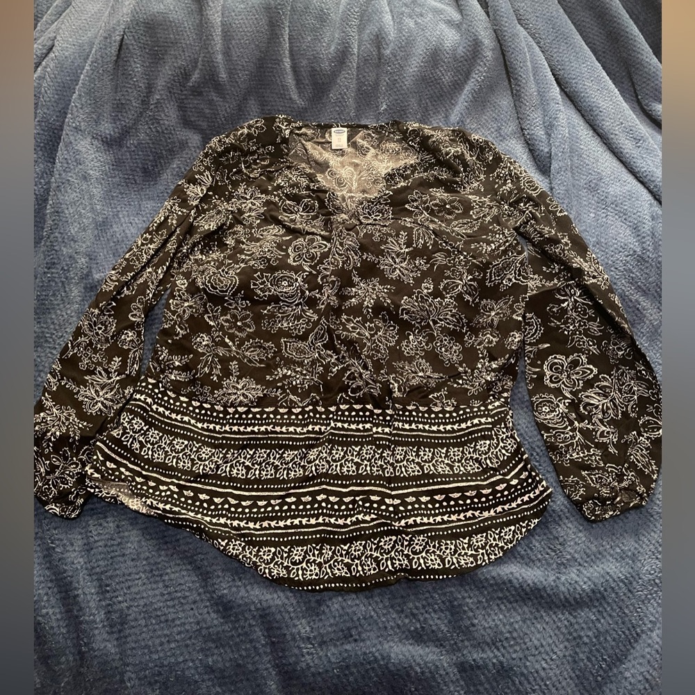 Old Navy Black and White Floral Blouse